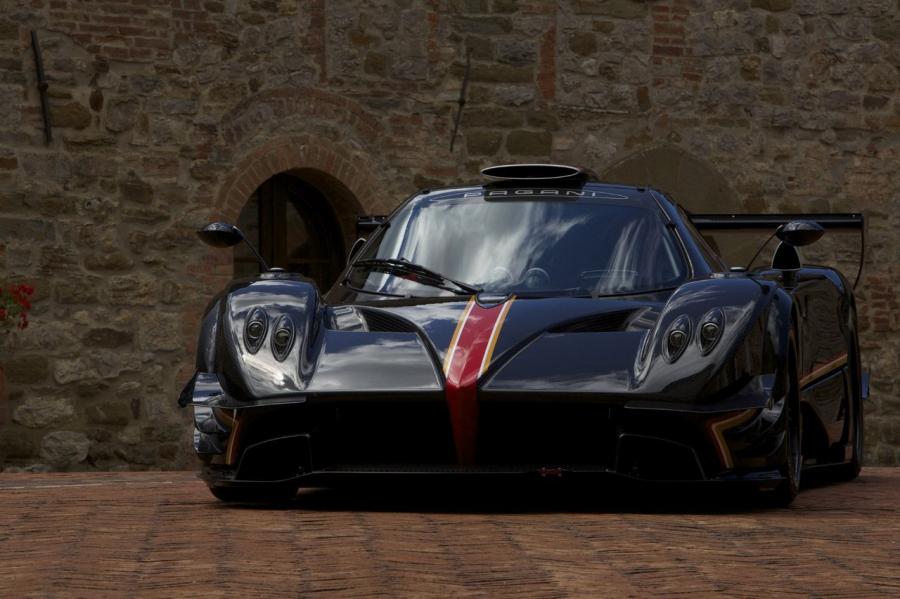 Pagani Zonda Revolucion 2013 года  (фото 17 из 28)